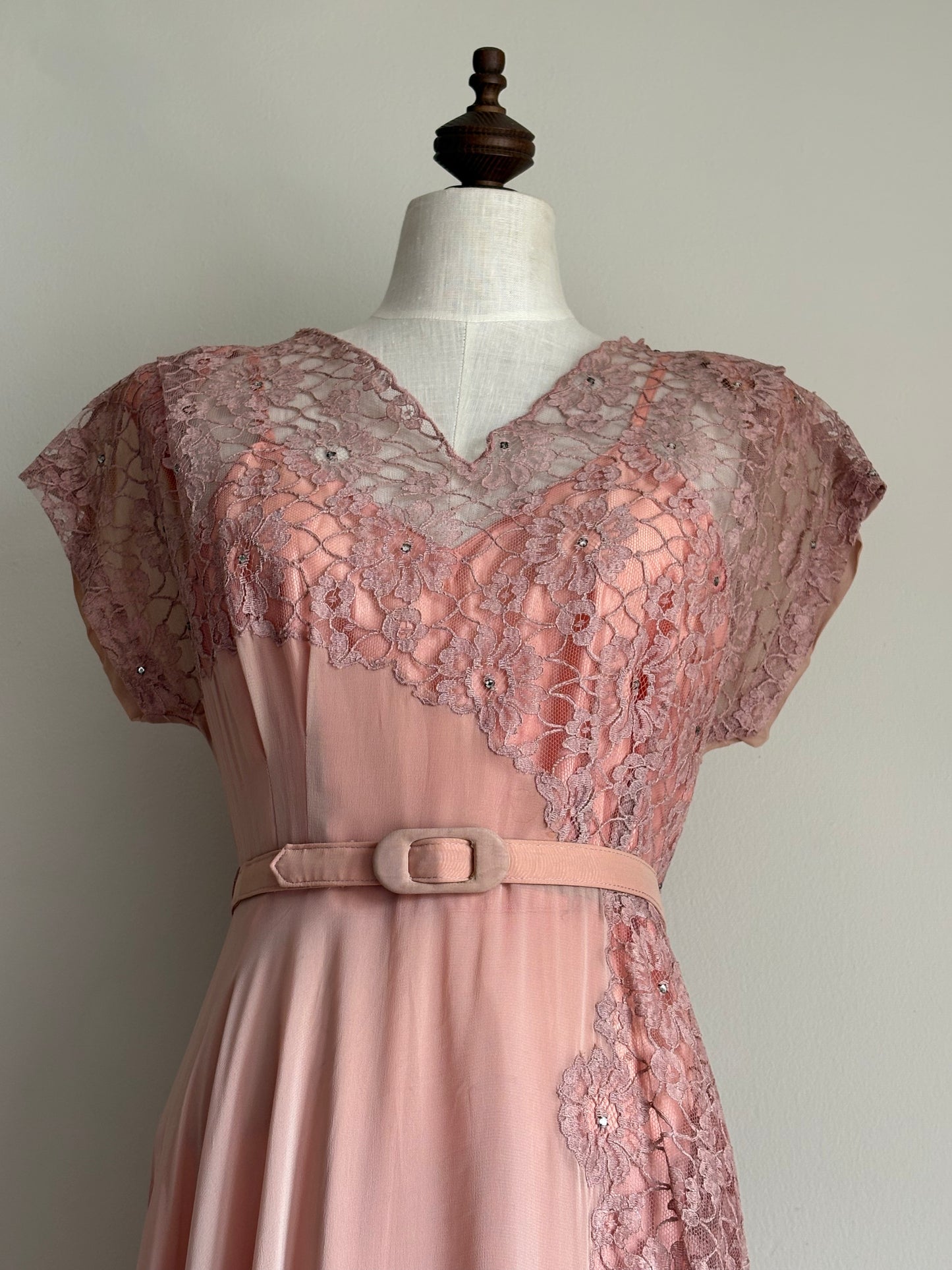 Vintage 1940s Pink Chiffon & Lace Evening Dress