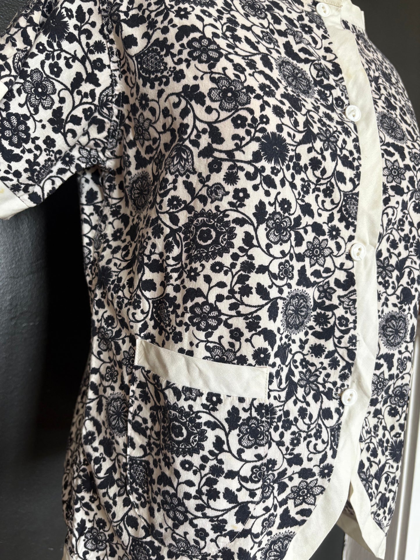 Vintage 1960s Charmode Short Sleeve Black & White Floral Blouse