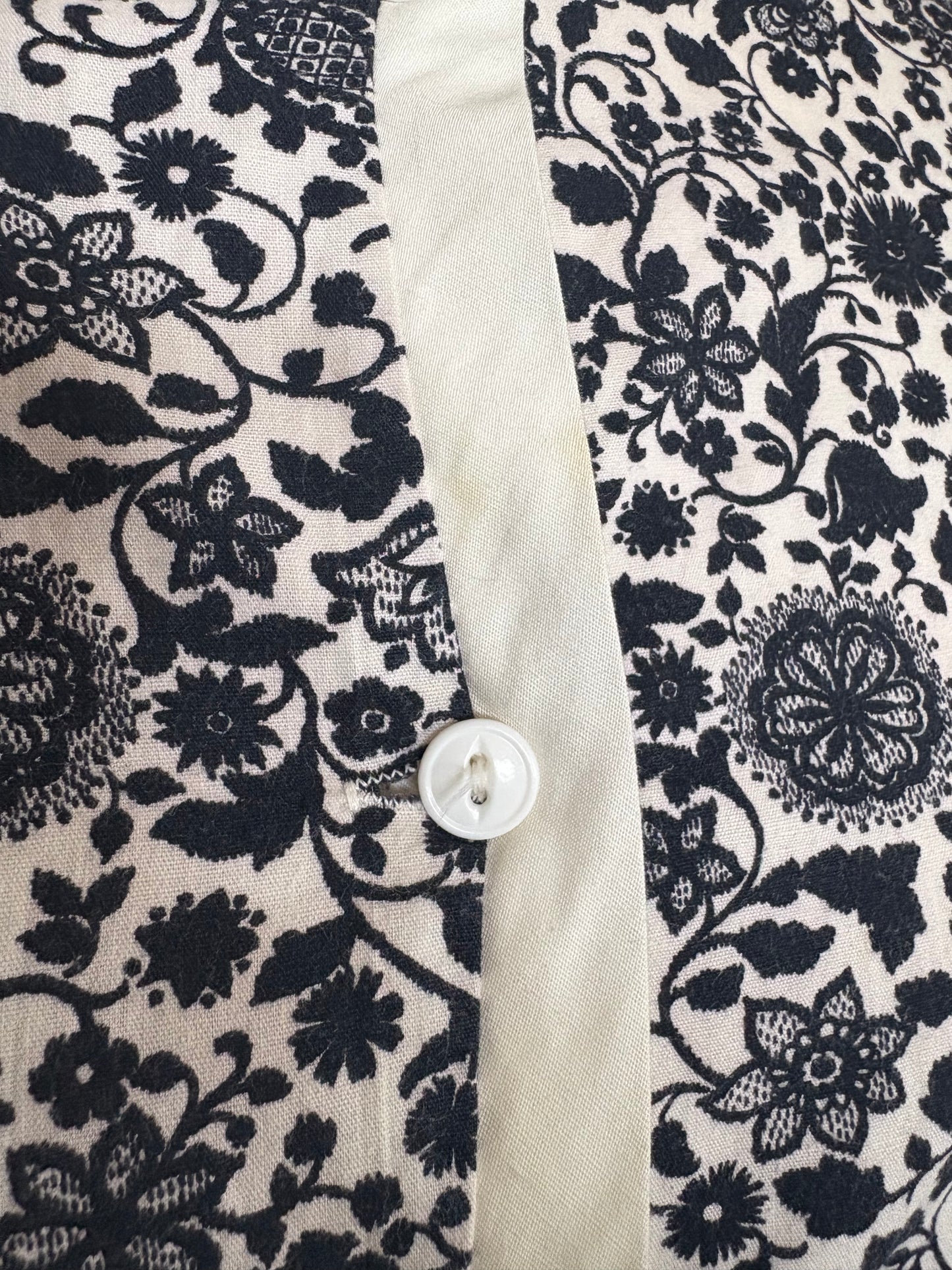 Vintage 1960s Charmode Short Sleeve Black & White Floral Blouse