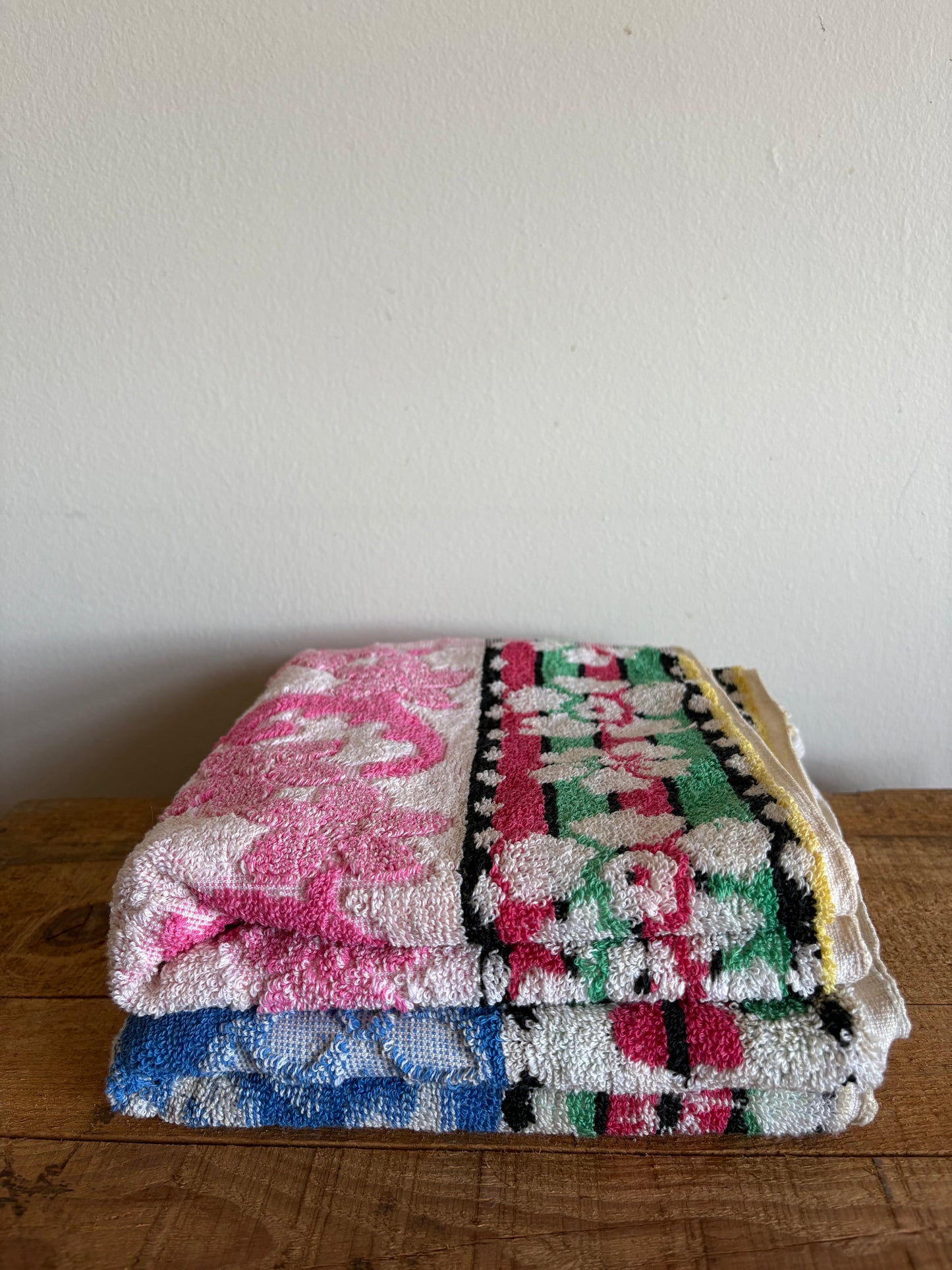 Vintage MCM Set of 2 Bath Towels