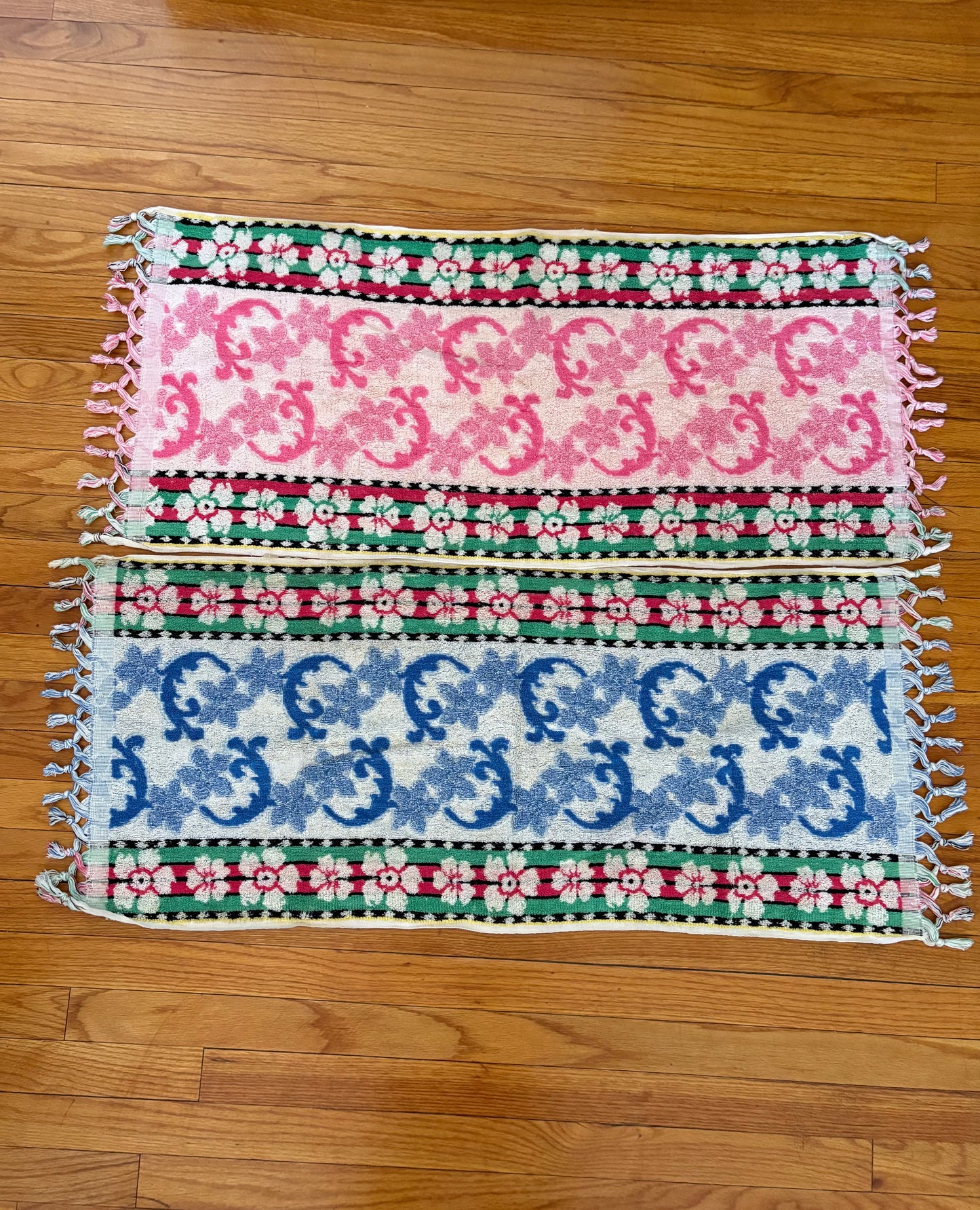 Vintage MCM Set of 2 Bath Towels