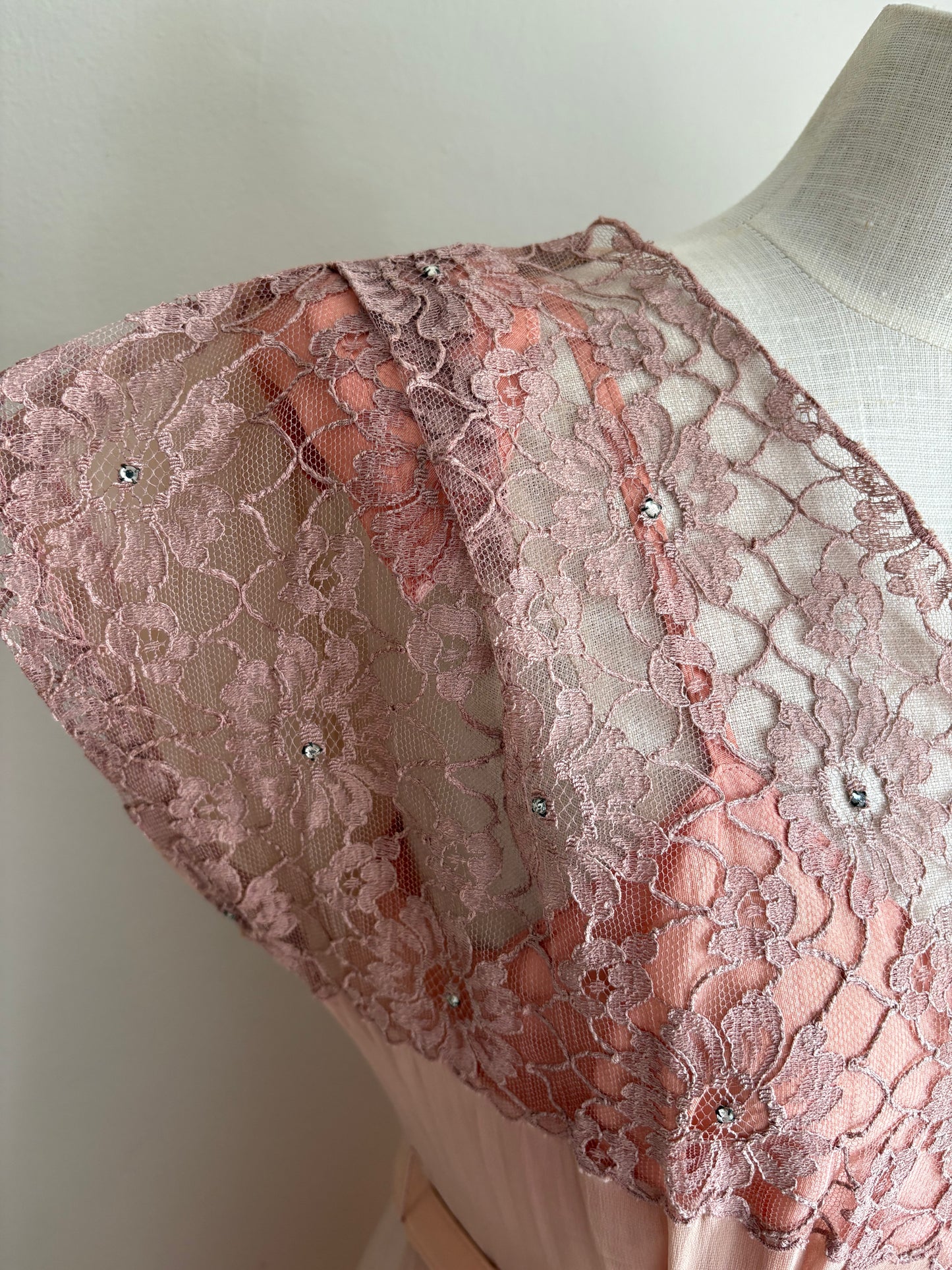 Vintage 1940s Pink Chiffon & Lace Evening Dress