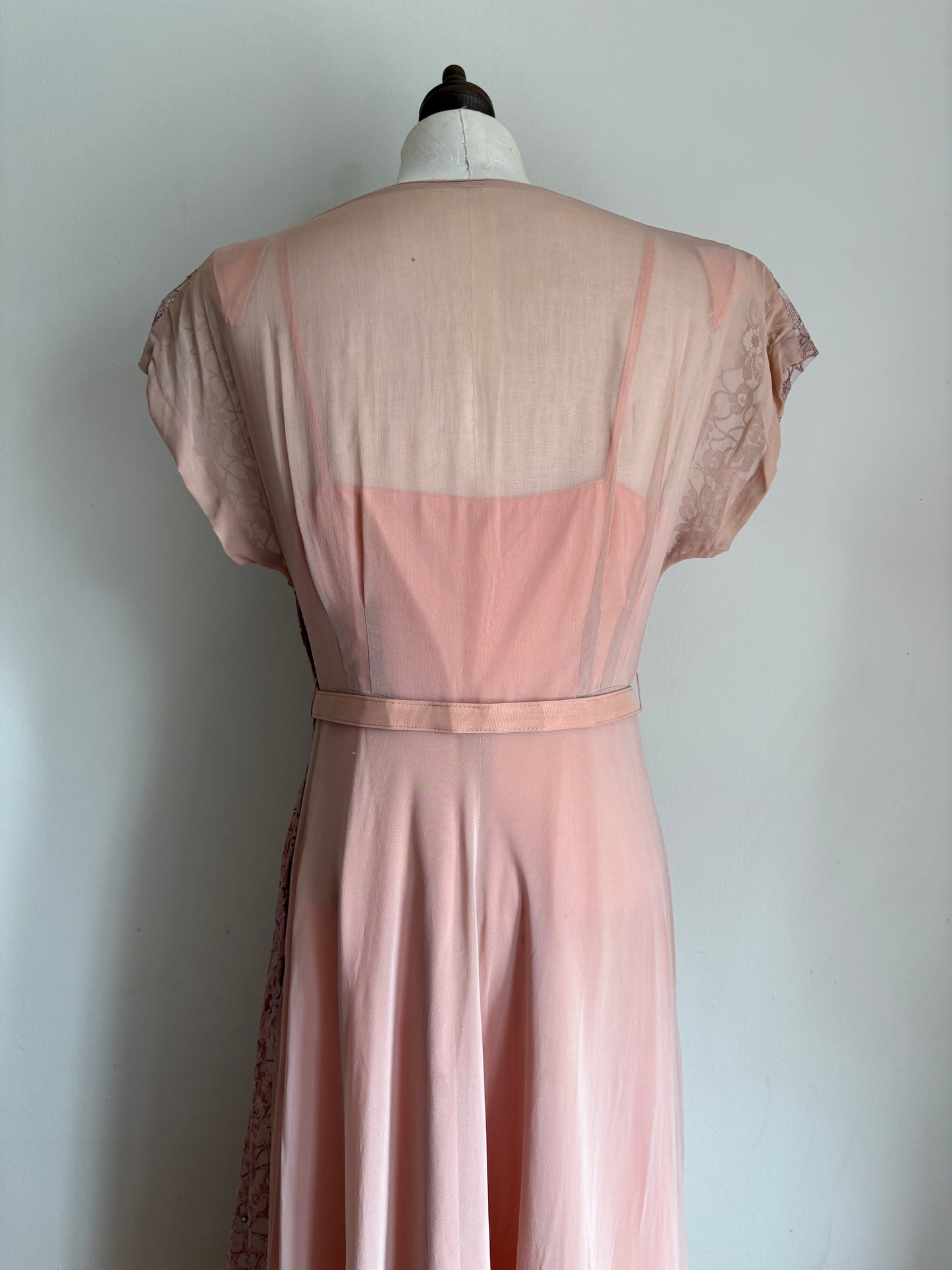 Vintage 1940s Pink Chiffon & Lace Evening Dress