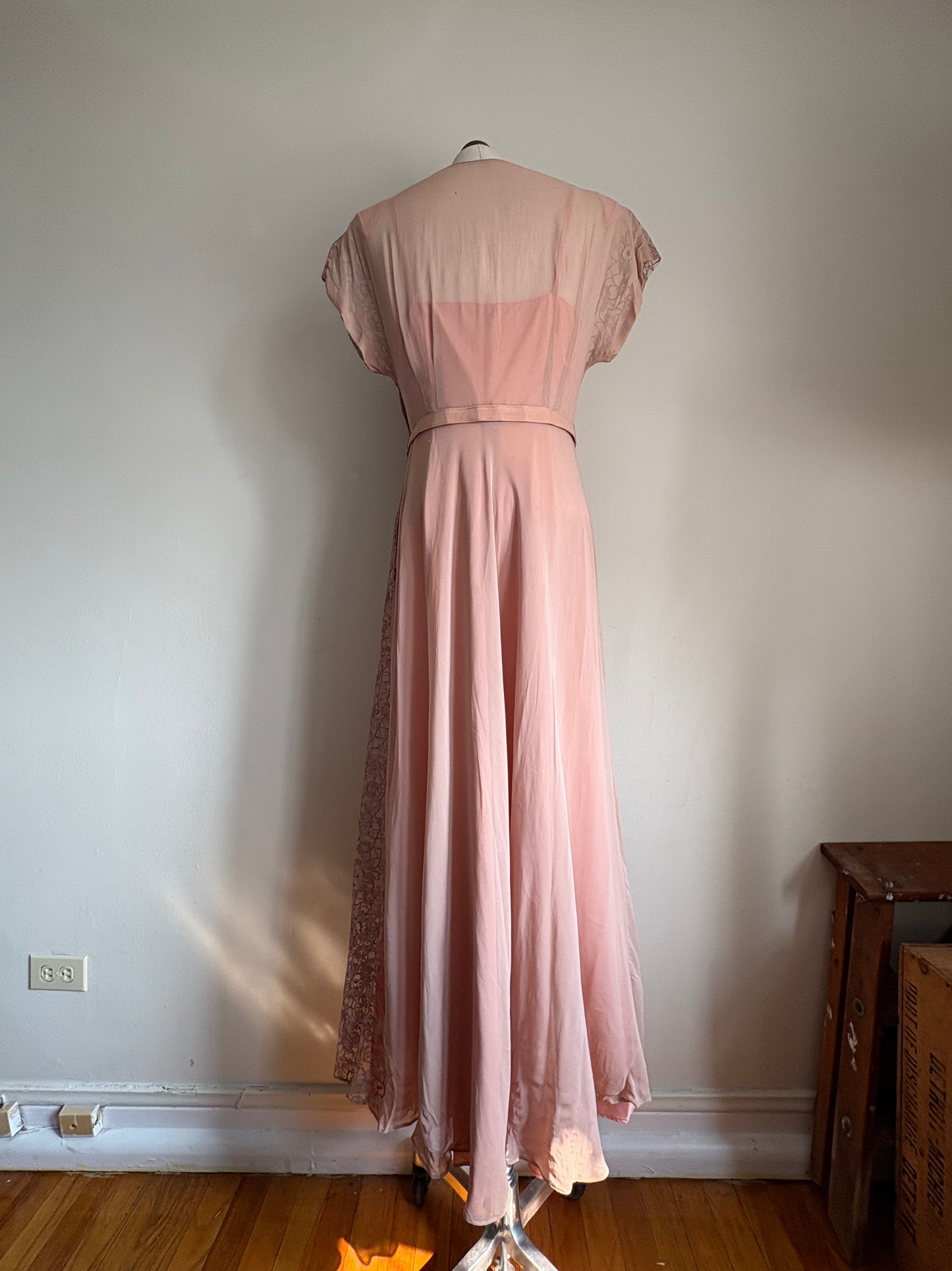 Vintage 1940s Pink Chiffon & Lace Evening Dress