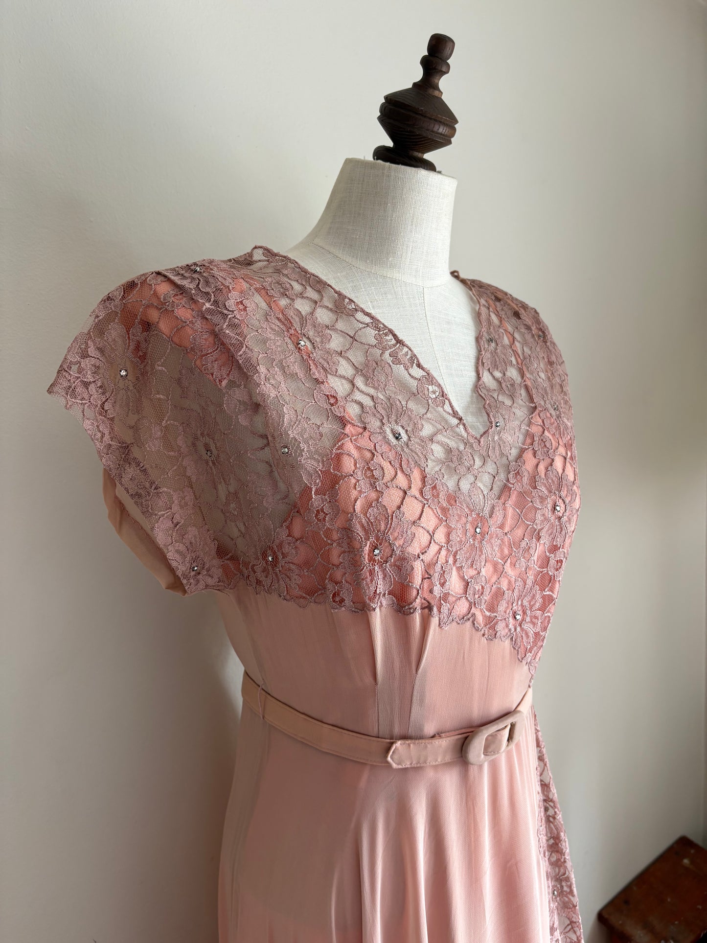 Vintage 1940s Pink Chiffon & Lace Evening Dress