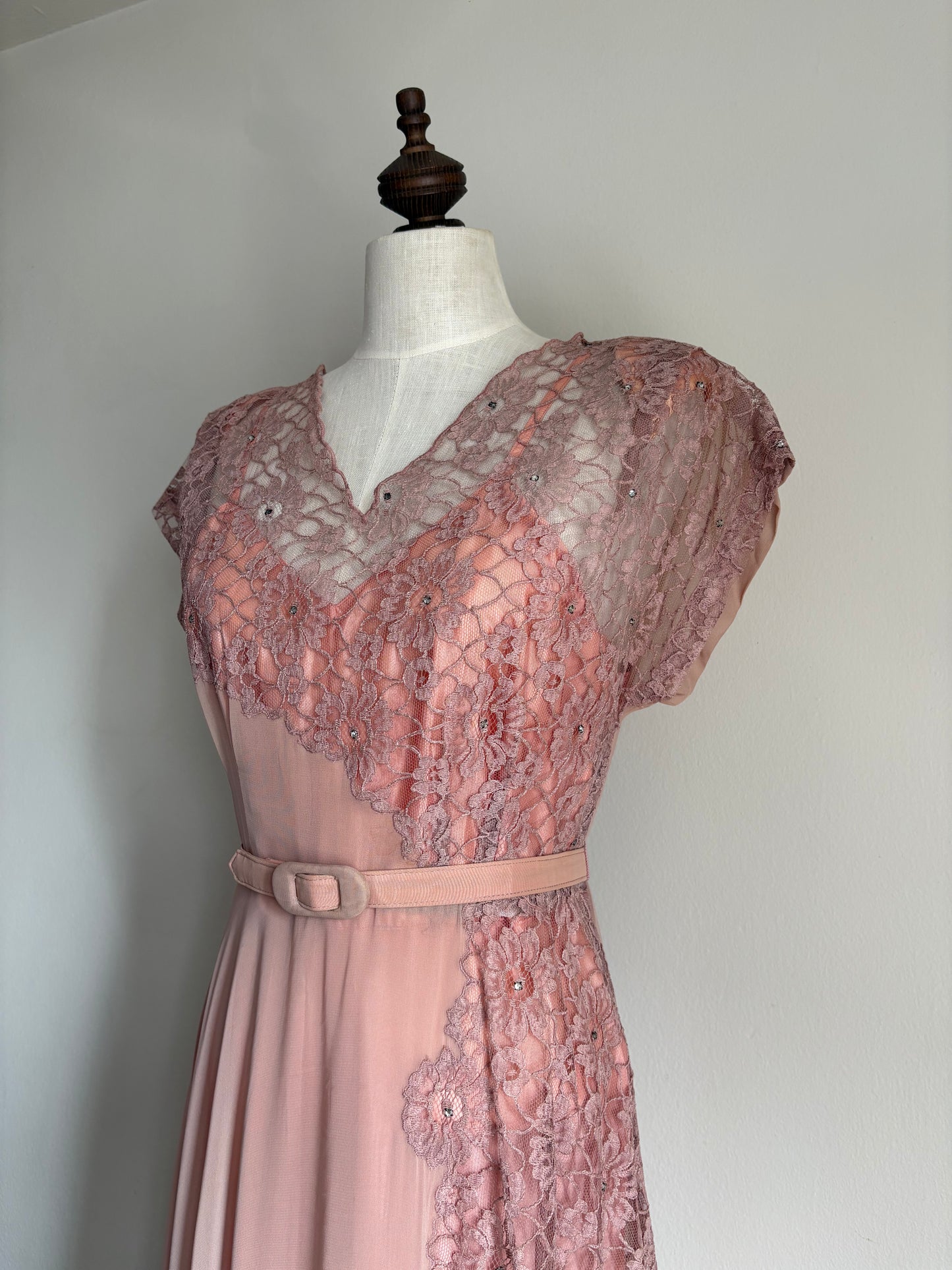 Vintage 1940s Pink Chiffon & Lace Evening Dress