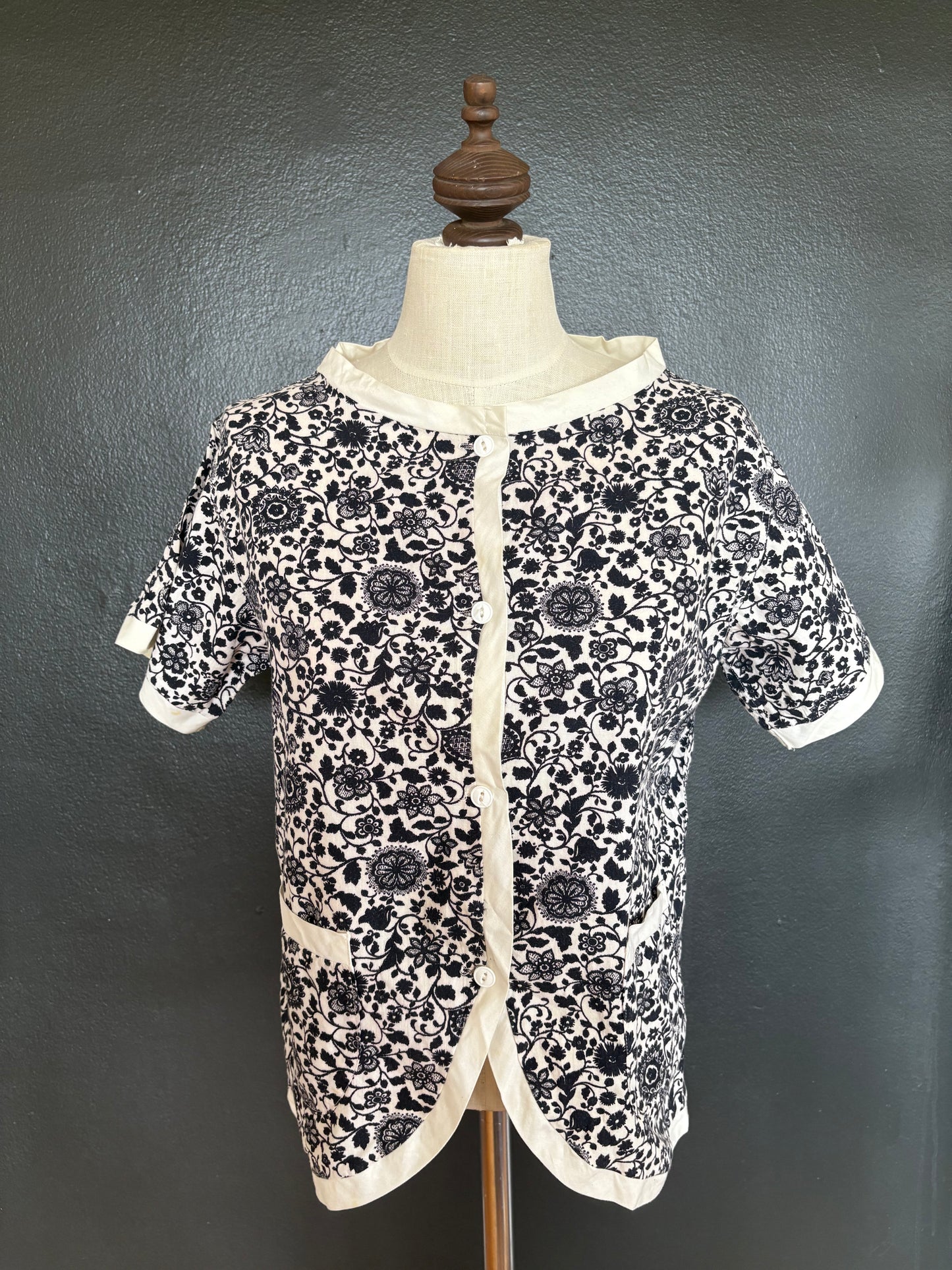 Vintage 1960s Charmode Short Sleeve Black & White Floral Blouse