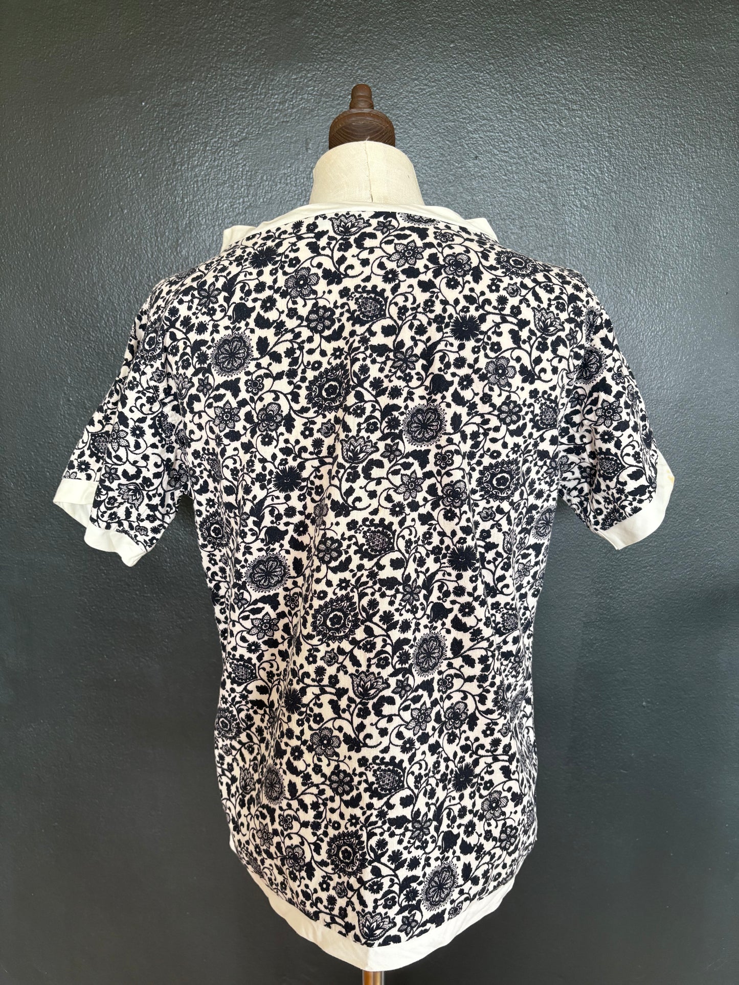 Vintage 1960s Charmode Short Sleeve Black & White Floral Blouse