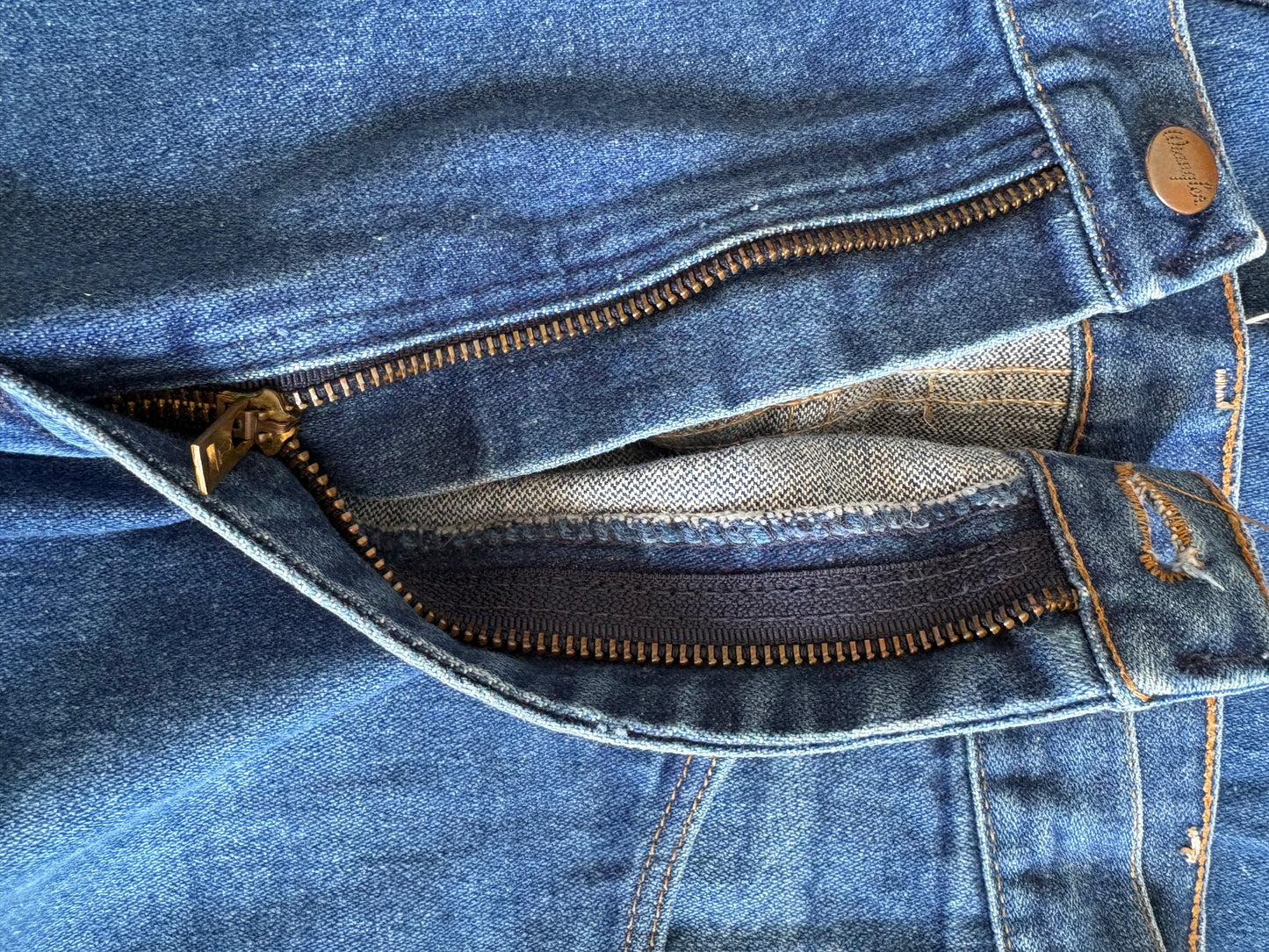 Vintage 1970s Wrangler Blue Jeans